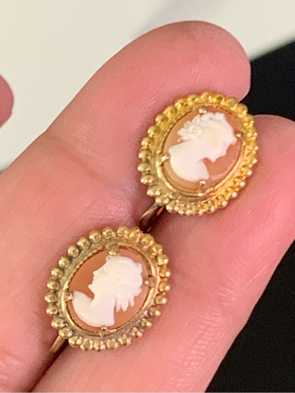 VTG 1/20 12K GF Gold Filled Carved Shell Cameo Screw Back Earrings